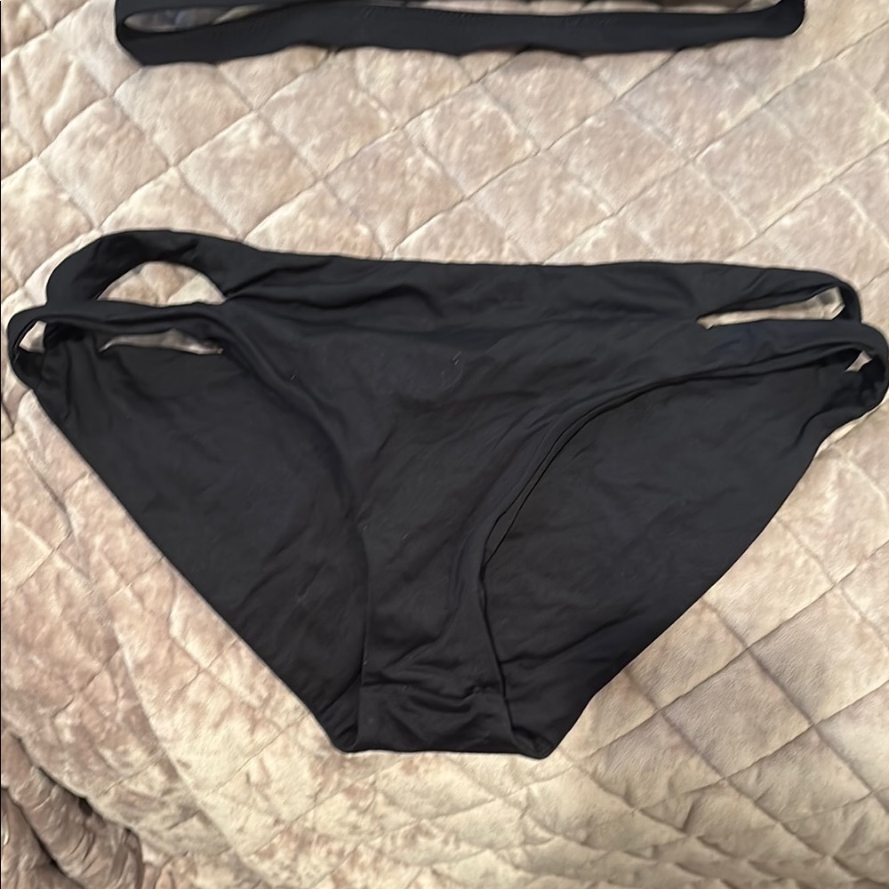 L Space bikini Set - Picture 3 of 5